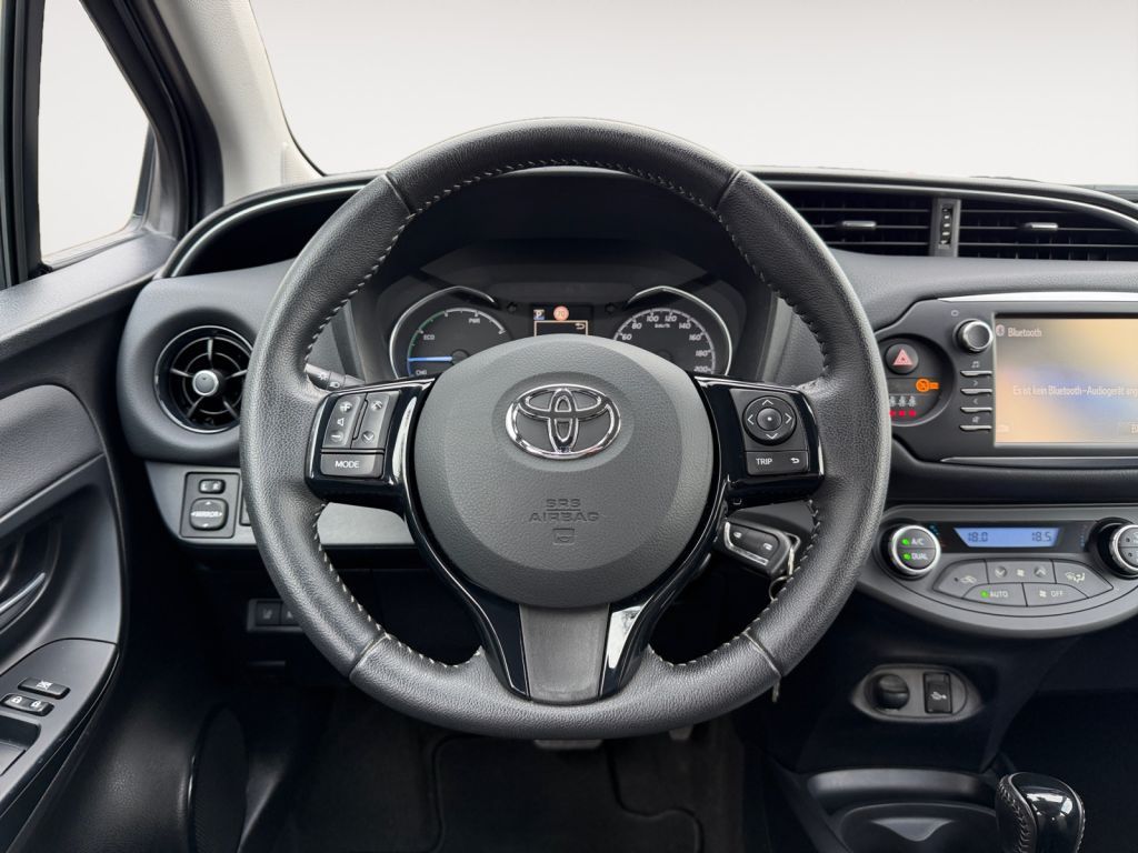 Fahrzeugabbildung Toyota Yaris Hybrid 1.5 VVT-i Team Deutschland