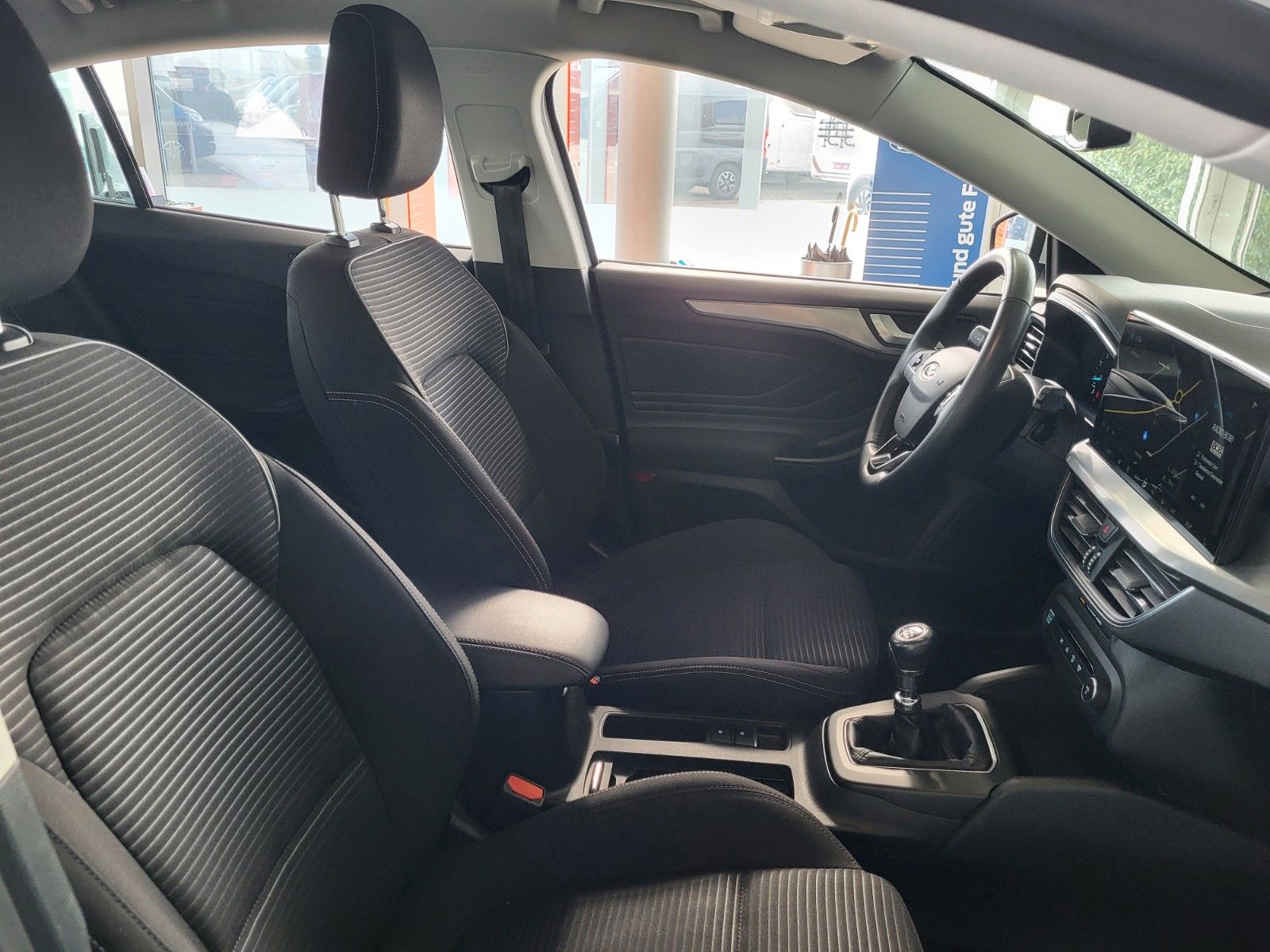 Fahrzeugabbildung Ford Focus Lim./WINTER-P/KEYFREE/NAVI/TEMPOMAT/LED