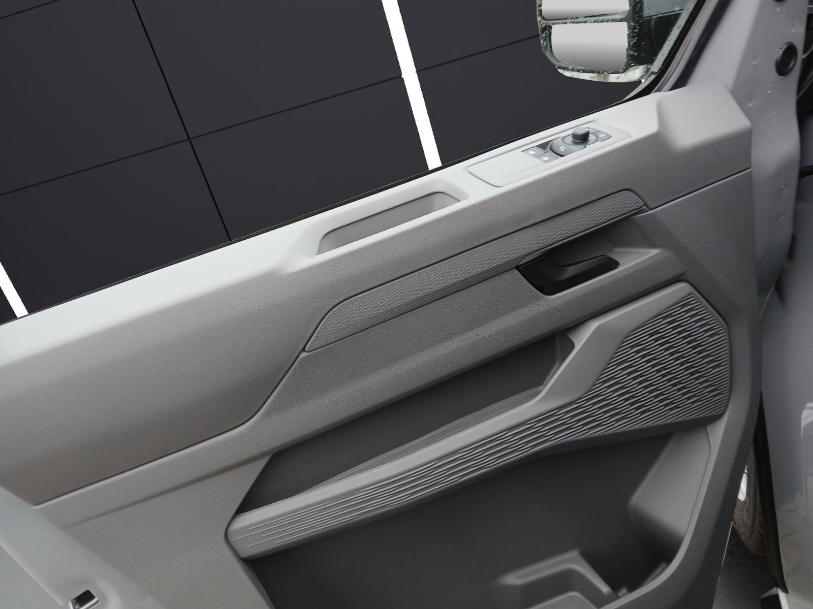 Fahrzeugabbildung Volkswagen T7 Transporter TDI Kasten Plus LR Kabine 5-Si RF