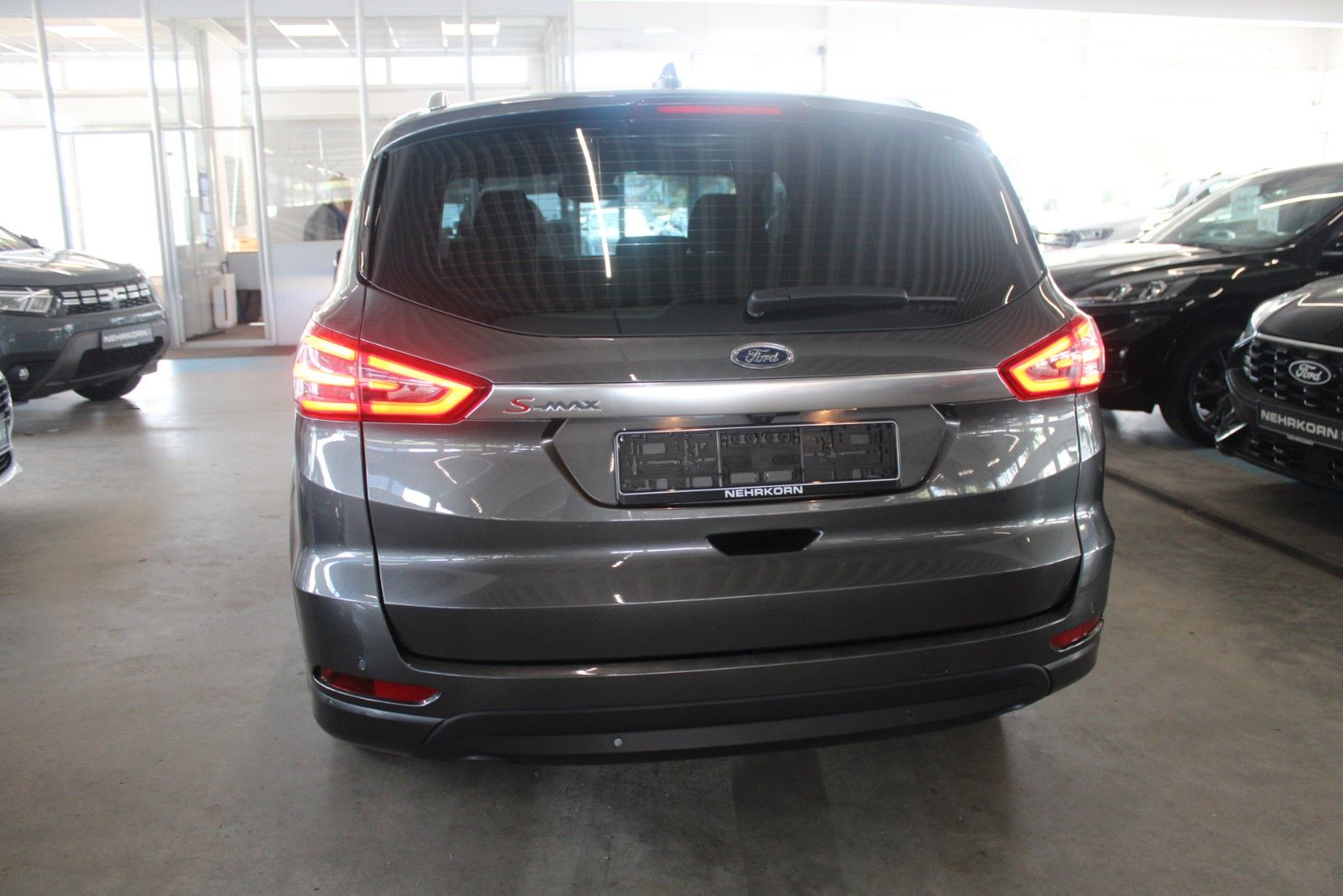 Fahrzeugabbildung Ford S-Max Titanium Aut. LED ACC 2xCAM WinterPak. uvm