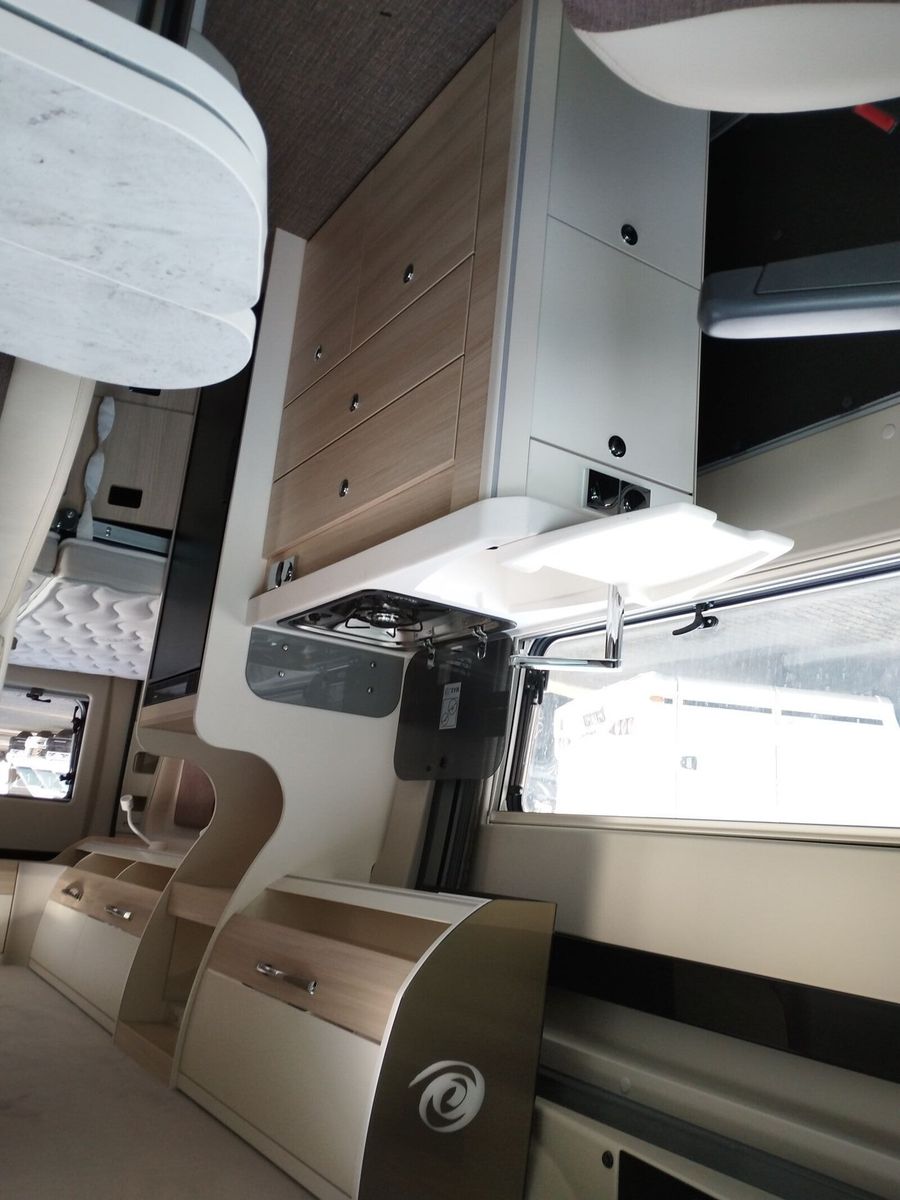 Fahrzeugabbildung Eura Mobil Van V 595 HB Alufelgen, RFK, Captain-Chair-Sitze