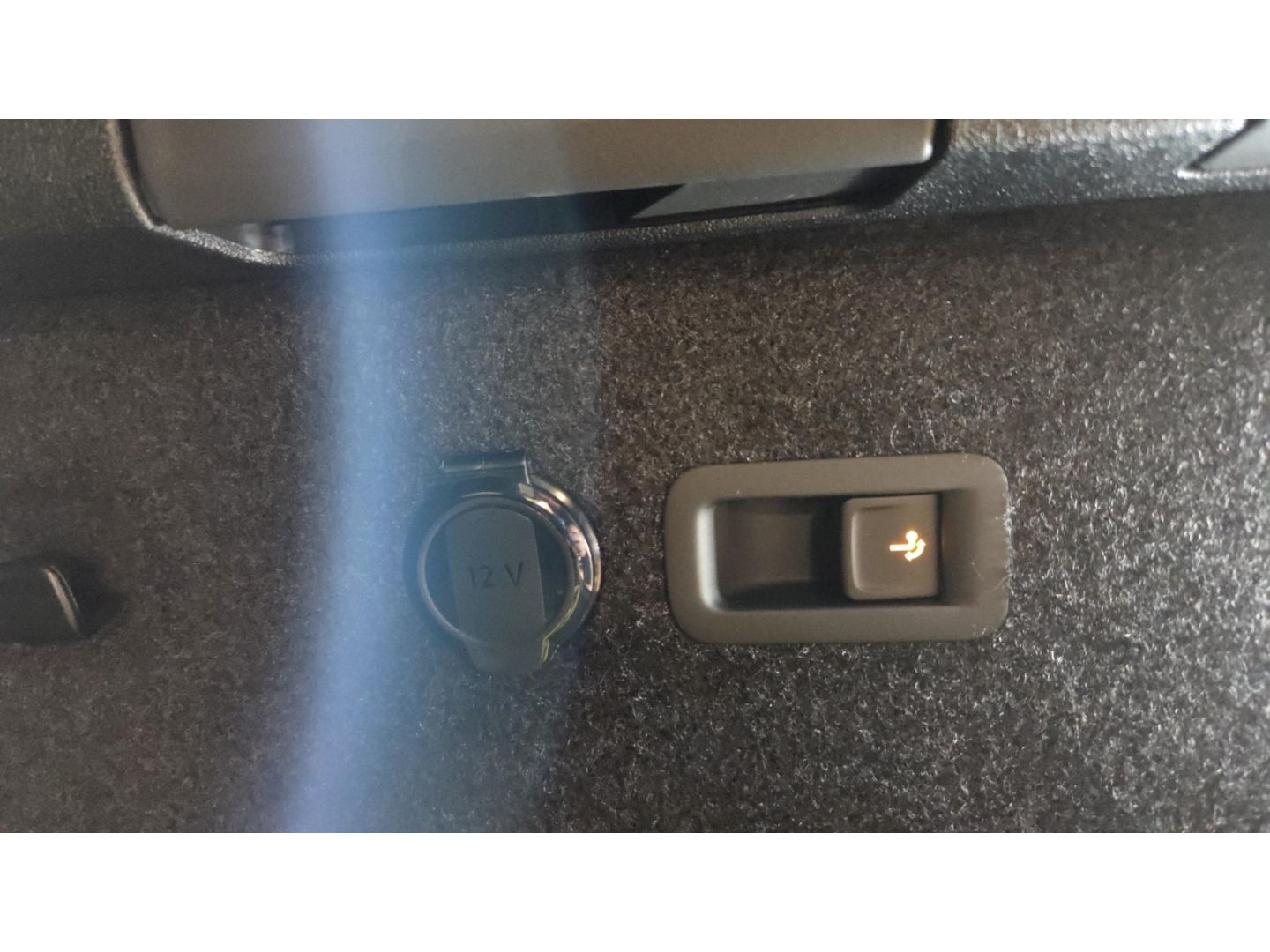 Fahrzeugabbildung Volkswagen Tayron R-Line 1.5 eHybrid DSG Sportpaket HUD AD