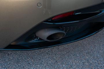 صورة مصغرة 16 لـ 2016 Aston Martin DB11