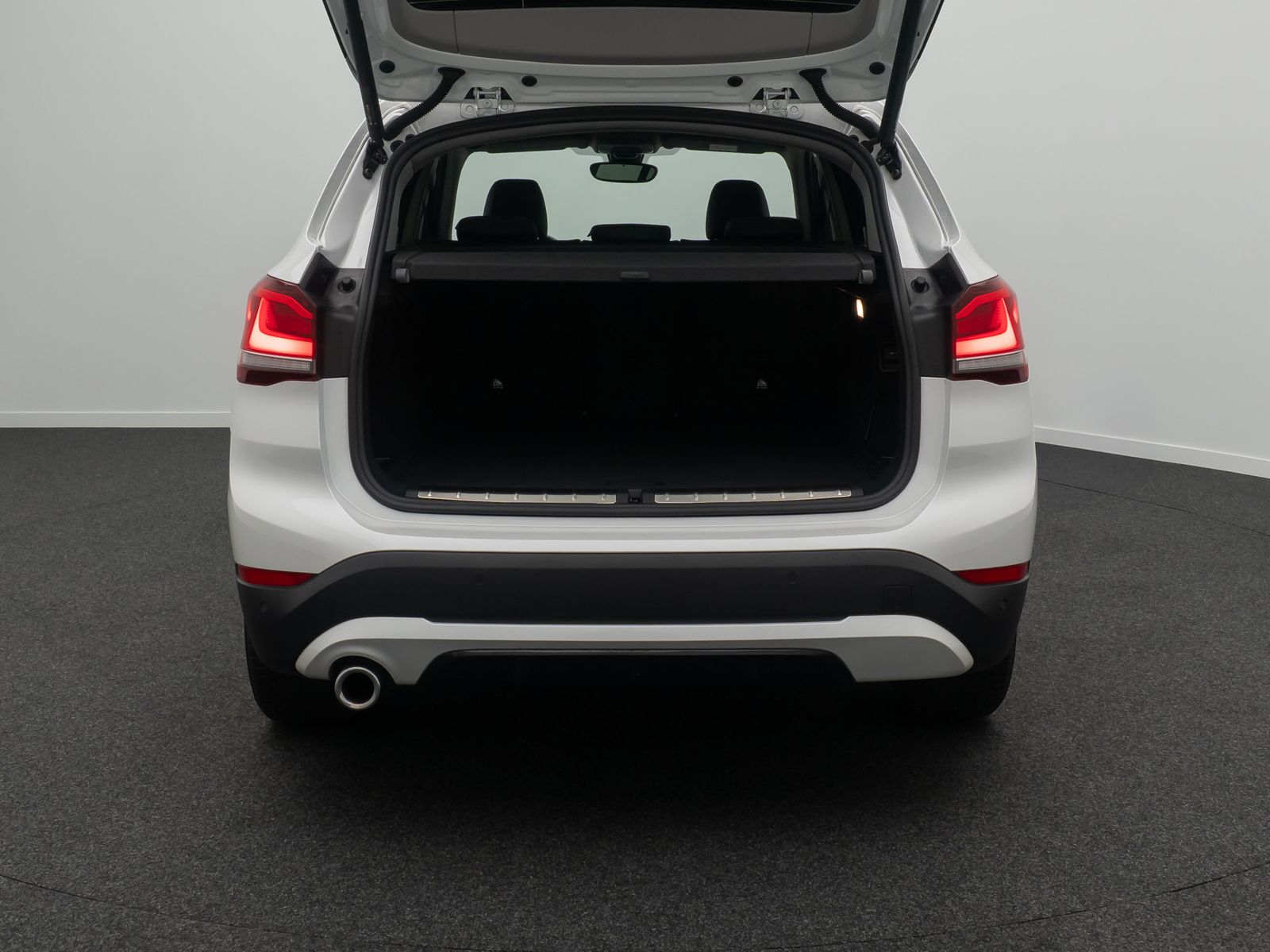 Fahrzeugabbildung BMW X1 sD18i Sport Line Kamera DAB LED Teilleder 18"