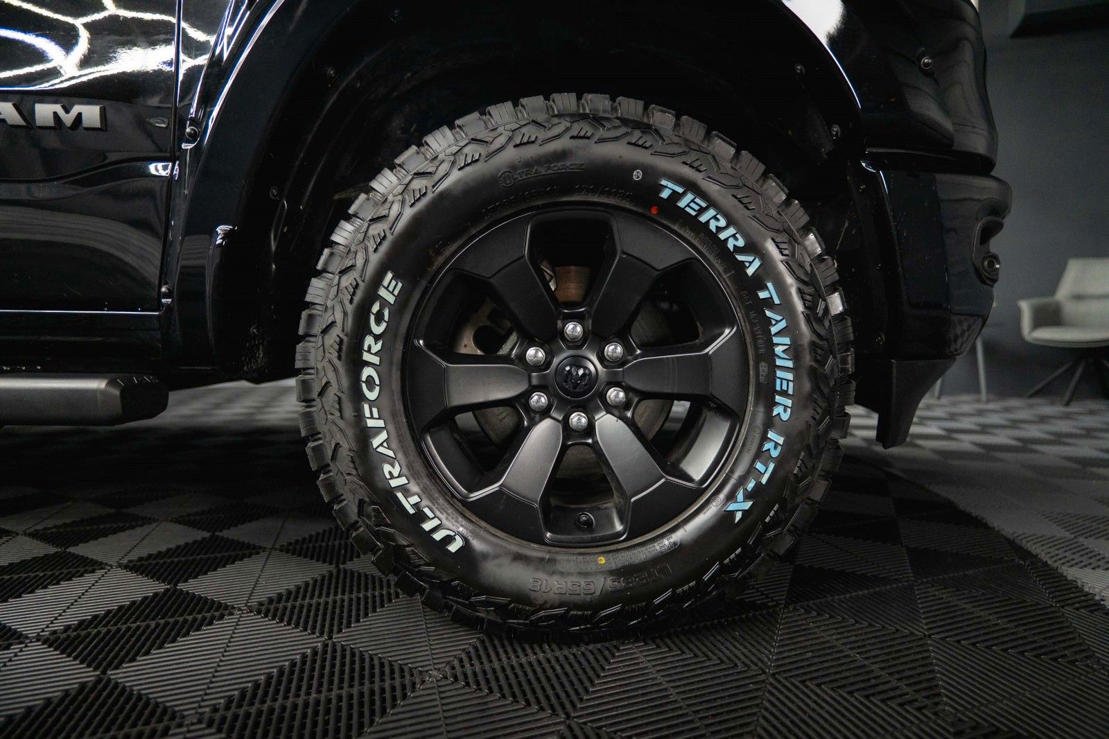 Fahrzeugabbildung Dodge RAM 5.7 V8 HEMI 4x4 LARAMIE GT NIGHT Offroad 19%