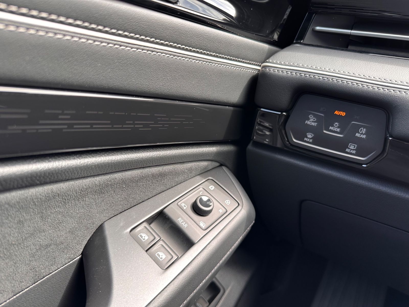 Fahrzeugabbildung Volkswagen ID.7 Tourer Pro Black/AHK/Matrix/HUD/ACC/360°