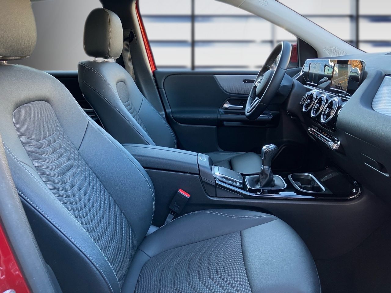 Fahrzeugabbildung Mercedes-Benz B 180 LED+NAVI+SHZ+CARPLAY+PARKASSIST.+VERKZ.ASS