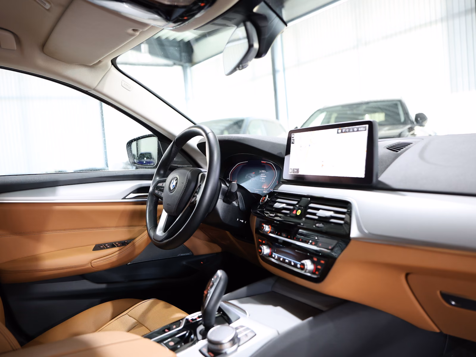 BMW 520i Touring BUSINESS BLACK & BROWN / H/K / LED