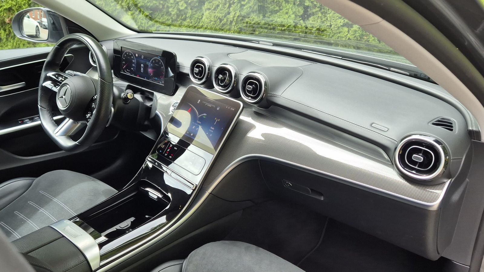 Fahrzeugabbildung Mercedes-Benz C 180 Lim. 9G AMG LINE NIGHT+LED+MBUX+KAMERA+SHZ