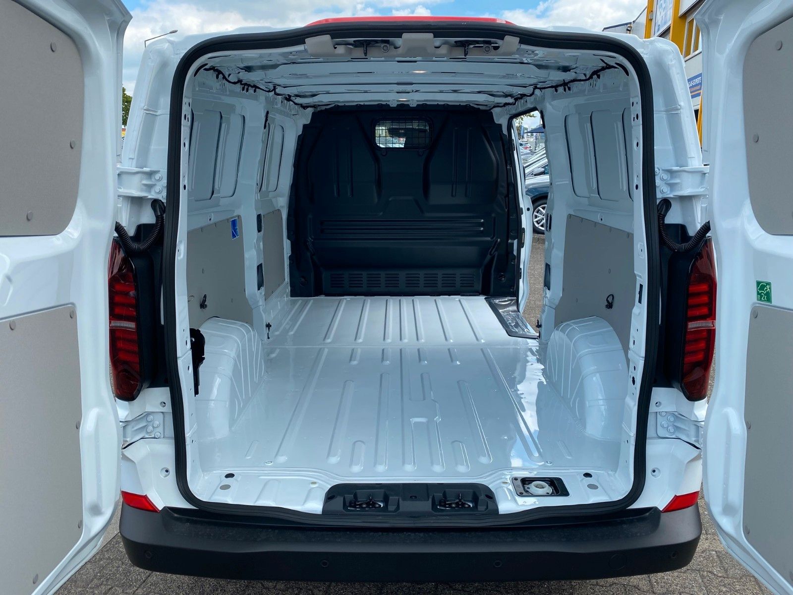 Fahrzeugabbildung Volkswagen T7 Transporter Kasten LR 2.0 TDI+KAMERA+NAVI+PDC