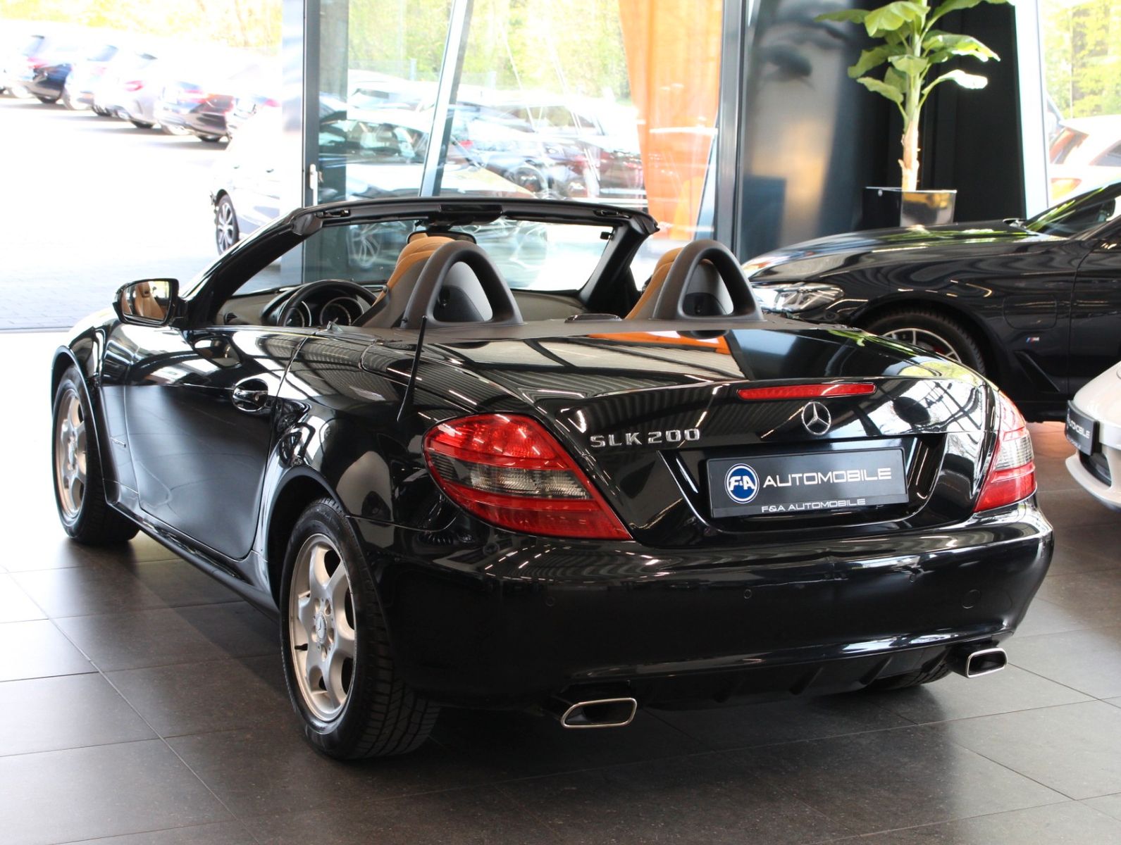 Fahrzeugabbildung Mercedes-Benz SLK 200 *2.Hand*Navi*Parktronic*Sitzheizung