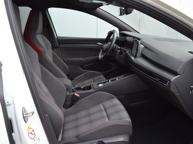 Golf VIII GTI 2.0 TSI DSG 18-ZOLL+SFW/LED/NAVI+V