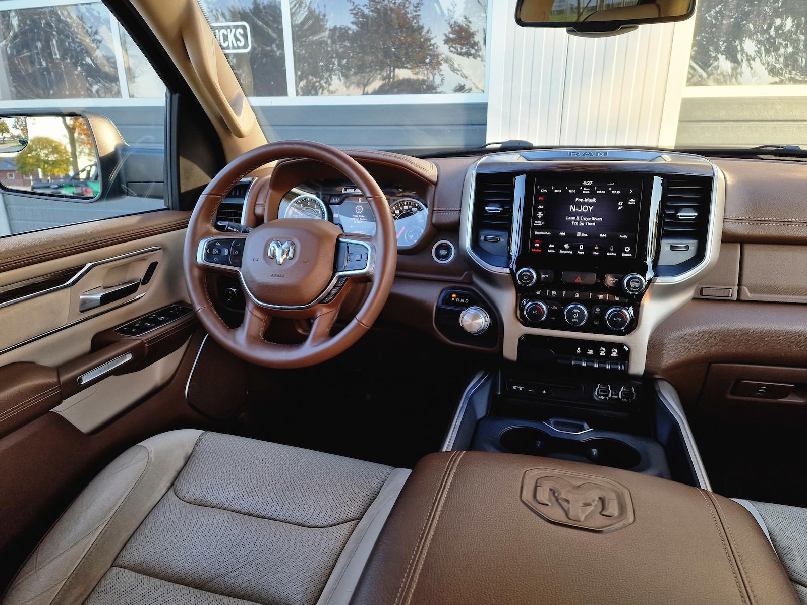 Car Image 23