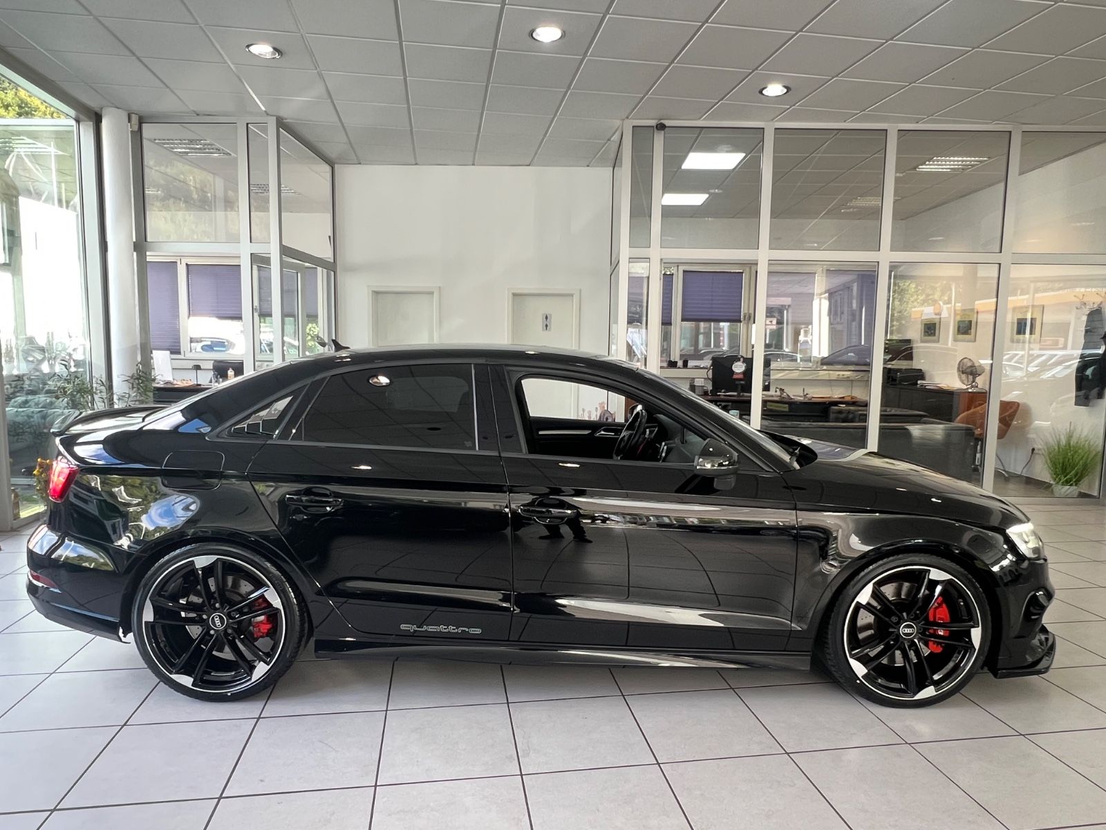 Fahrzeugabbildung Audi S3 Lim. 2.0 TFSI quattro * ALL BLACK *