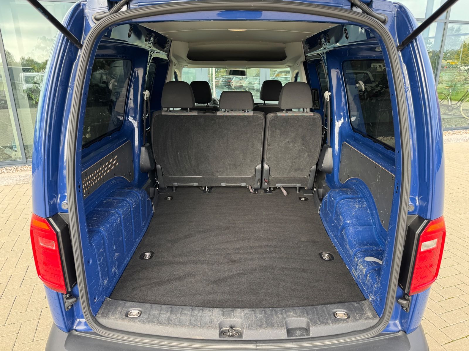Volkswagen Caddy Maxi Kombi CNG Automatik 1. Hand 5-Sitzer foto 7