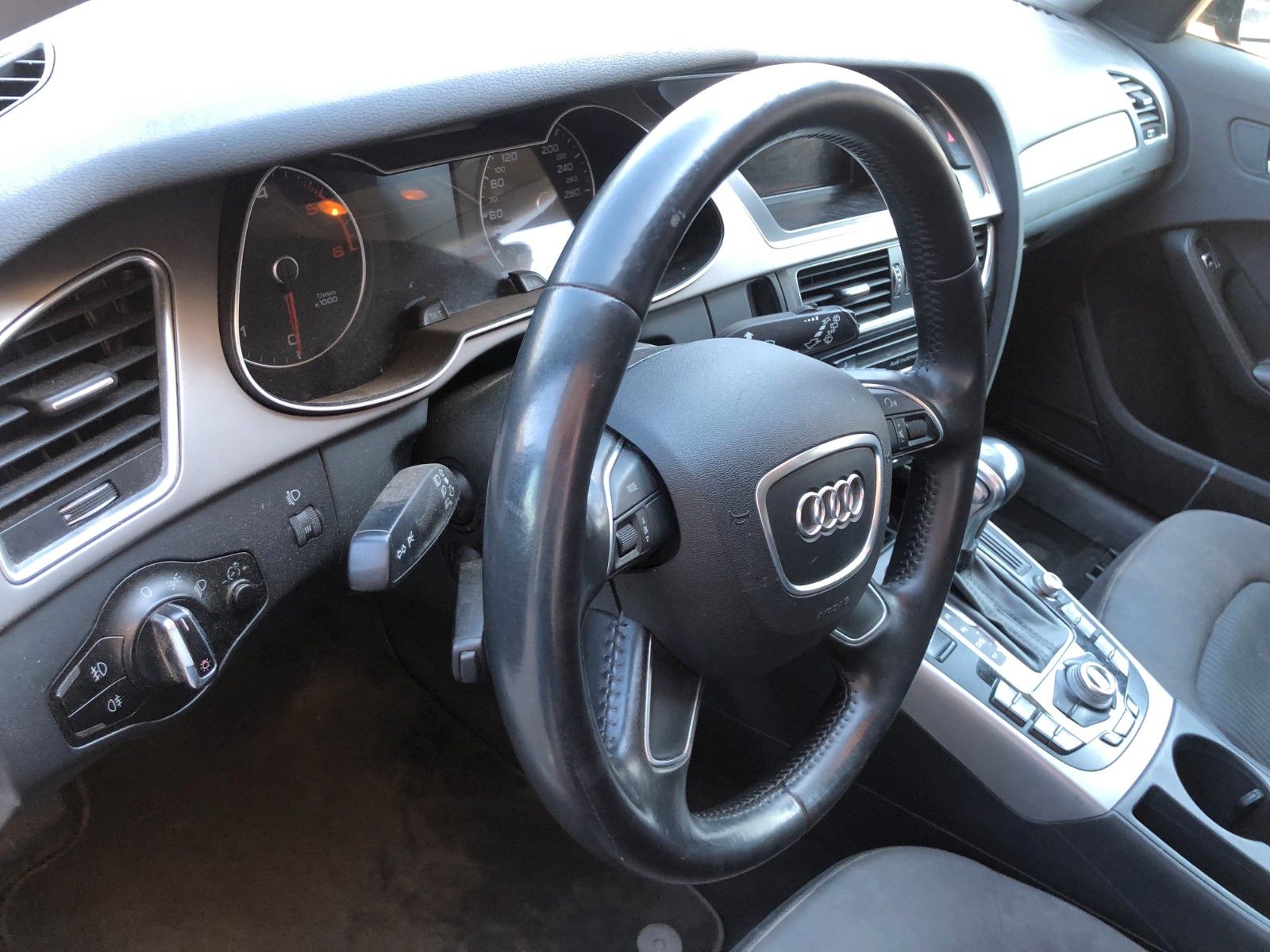 Fahrzeugabbildung Audi A4 Avant Attraction Wildschaden
