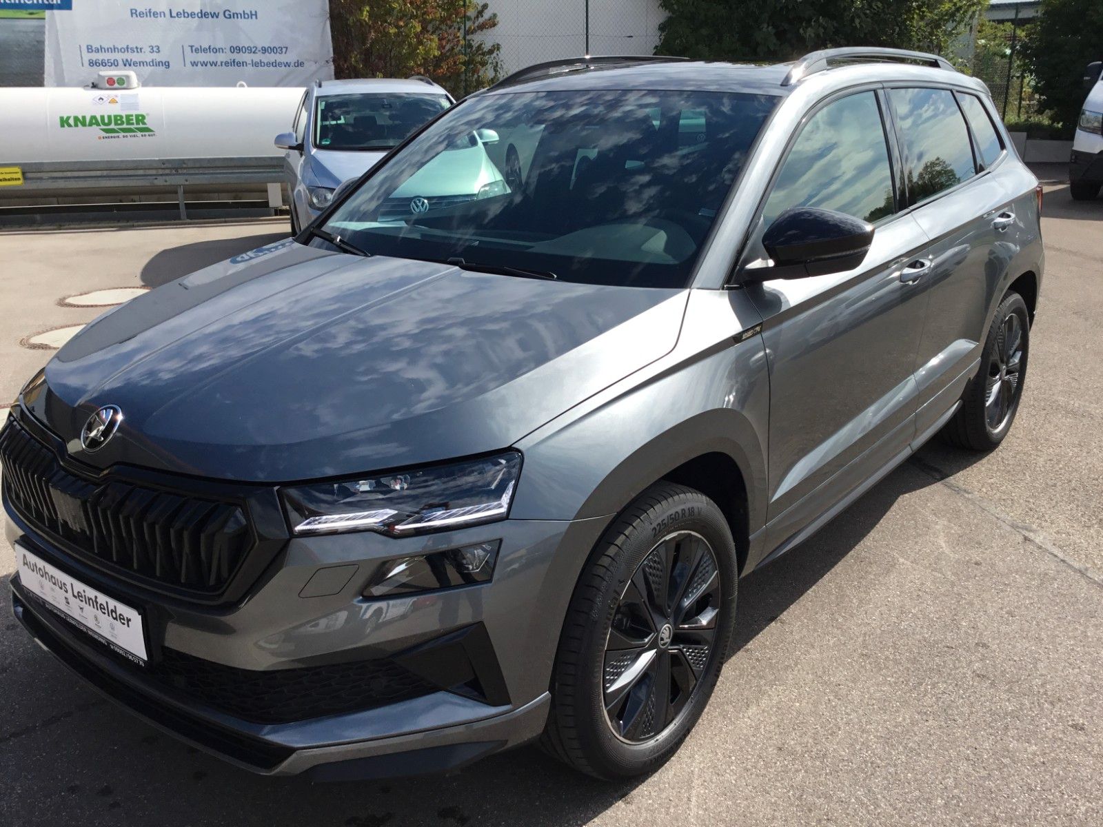 Fahrzeugabbildung SKODA Karoq 2.0l TSI DSG 4x4 Sportline+AHK+Matrix+Pano