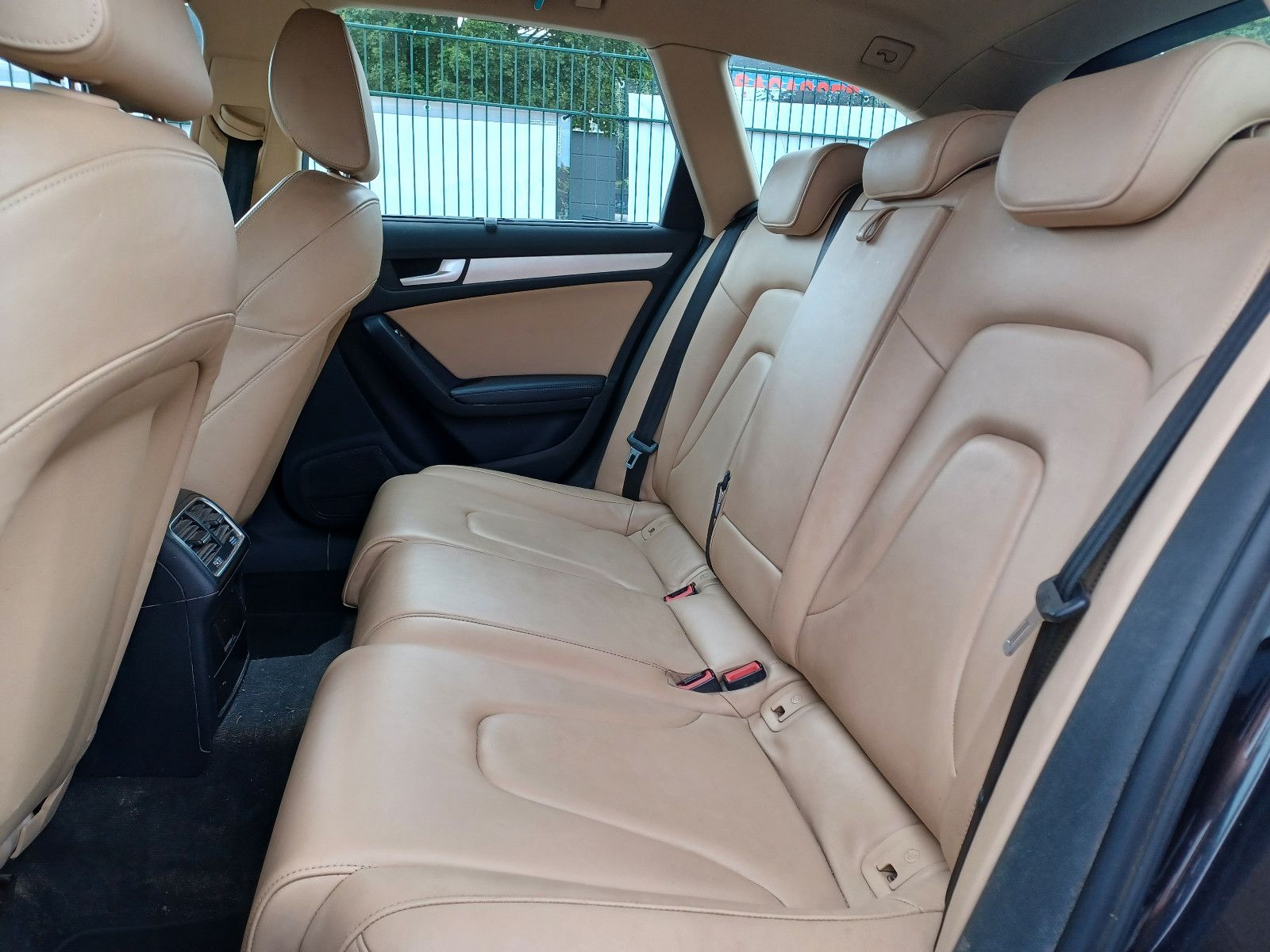 Fahrzeugabbildung Audi A4 Avant 3.0 TDI DPF quattro S tronic Sthzg uvm.