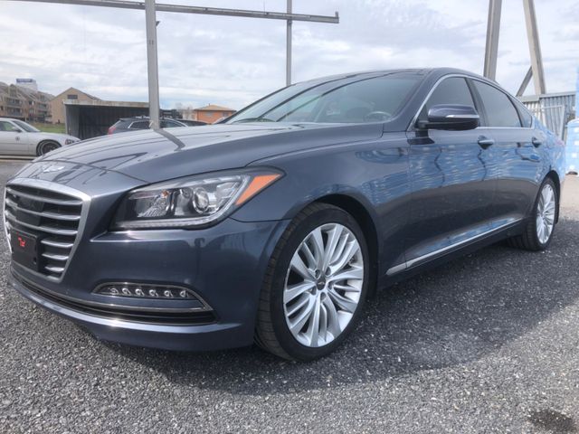 Hyundai Genesis -