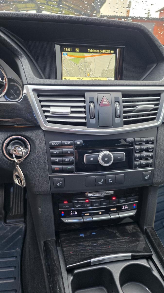 Mercedes-Benz E350 2010 — interior