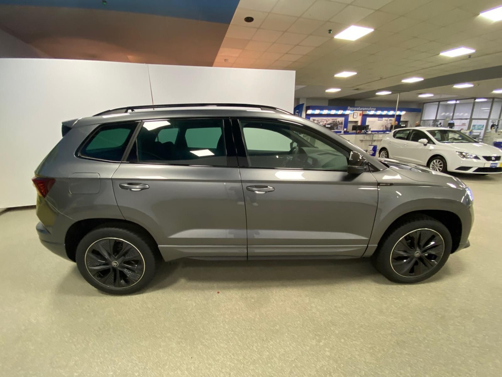 Fahrzeugabbildung SKODA Karoq 1.5 TSI SPORTLINE+MATRIX+ACC+AHK+APP+RFK++