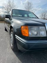 Mercedes-Benz E260 Oldtimer - scheckheftgepflegte Mercedes E 260