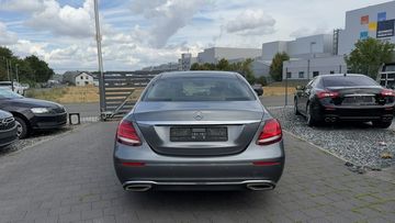 Mercedes E 200 - 5