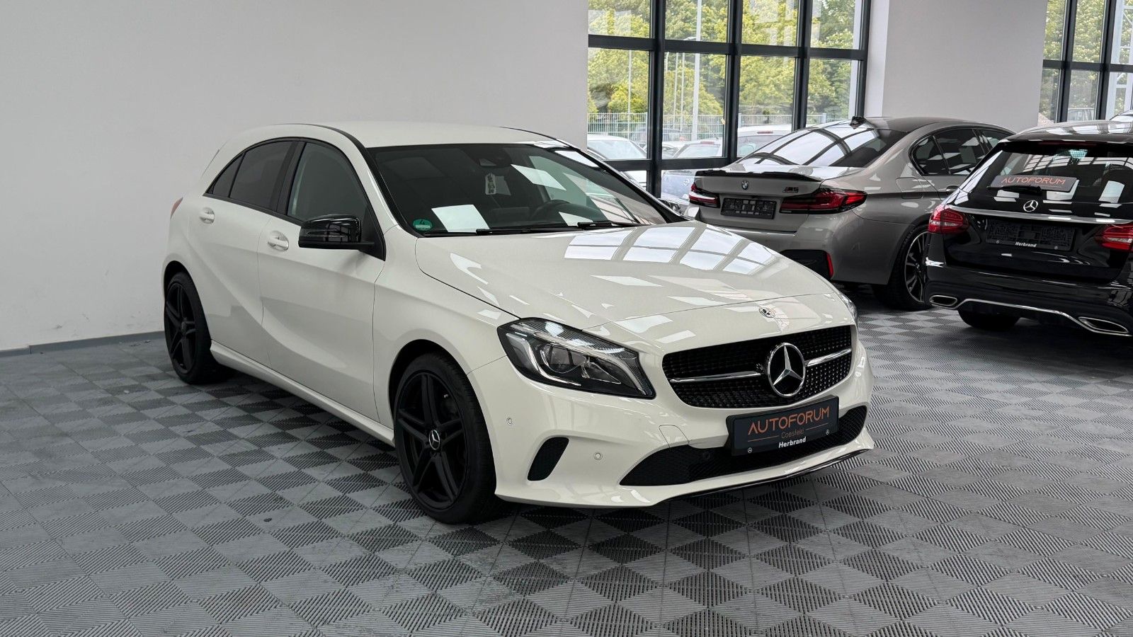 MERCEDES-BENZ A 200