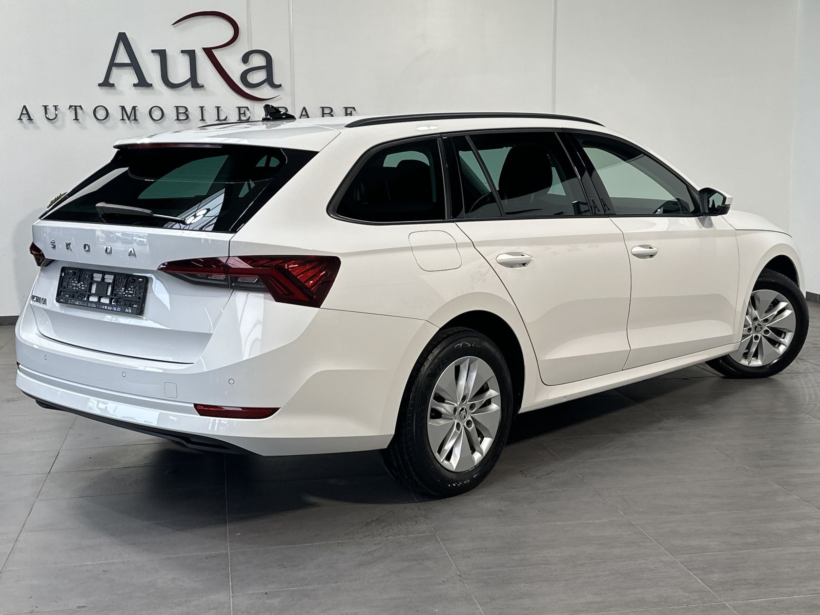 Fahrzeugabbildung SKODA Octavia Combi 2.0 TDI DSG Ambition NAV+LED+AHK