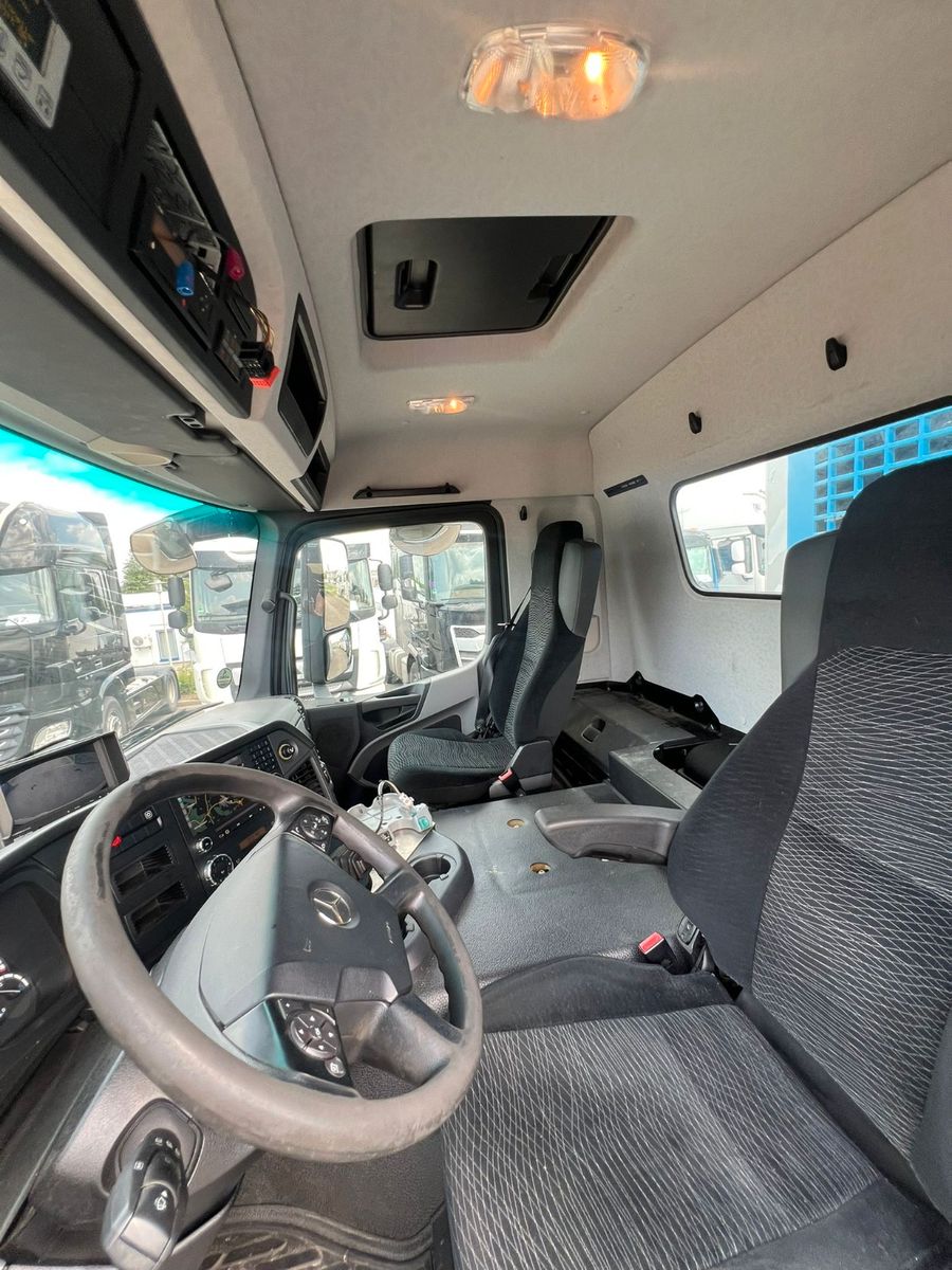 Fahrzeugabbildung Mercedes-Benz Mercedes-Benz Antos 1840 mit Kühlauflieger ROHR
