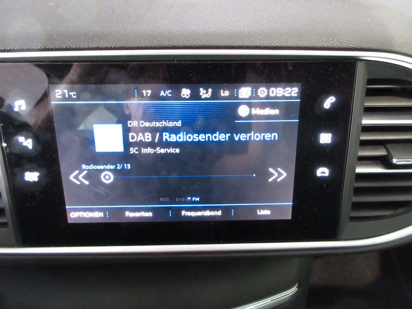 Fahrzeugabbildung Peugeot 308 Active Pack 1.2T LED/NAVI/PDC/TEMPOMAT