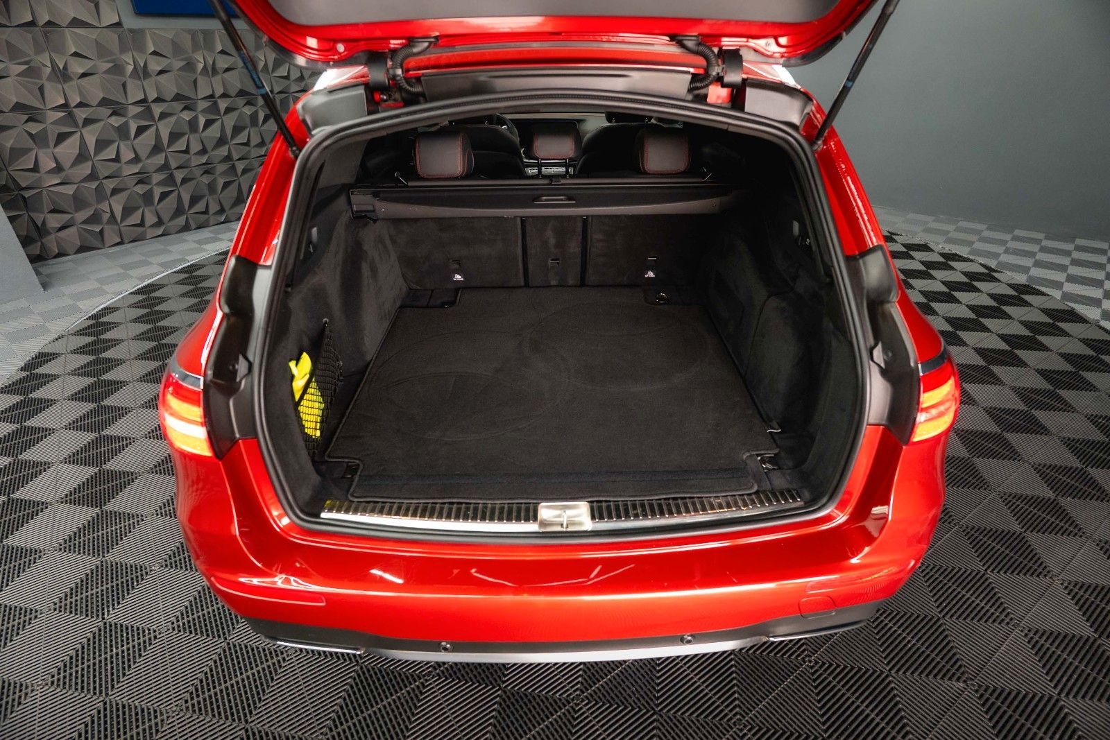 Fahrzeugabbildung Mercedes-Benz E 43 AMG 4Matic Night-Paket *Airmatic*ACC*Pano*