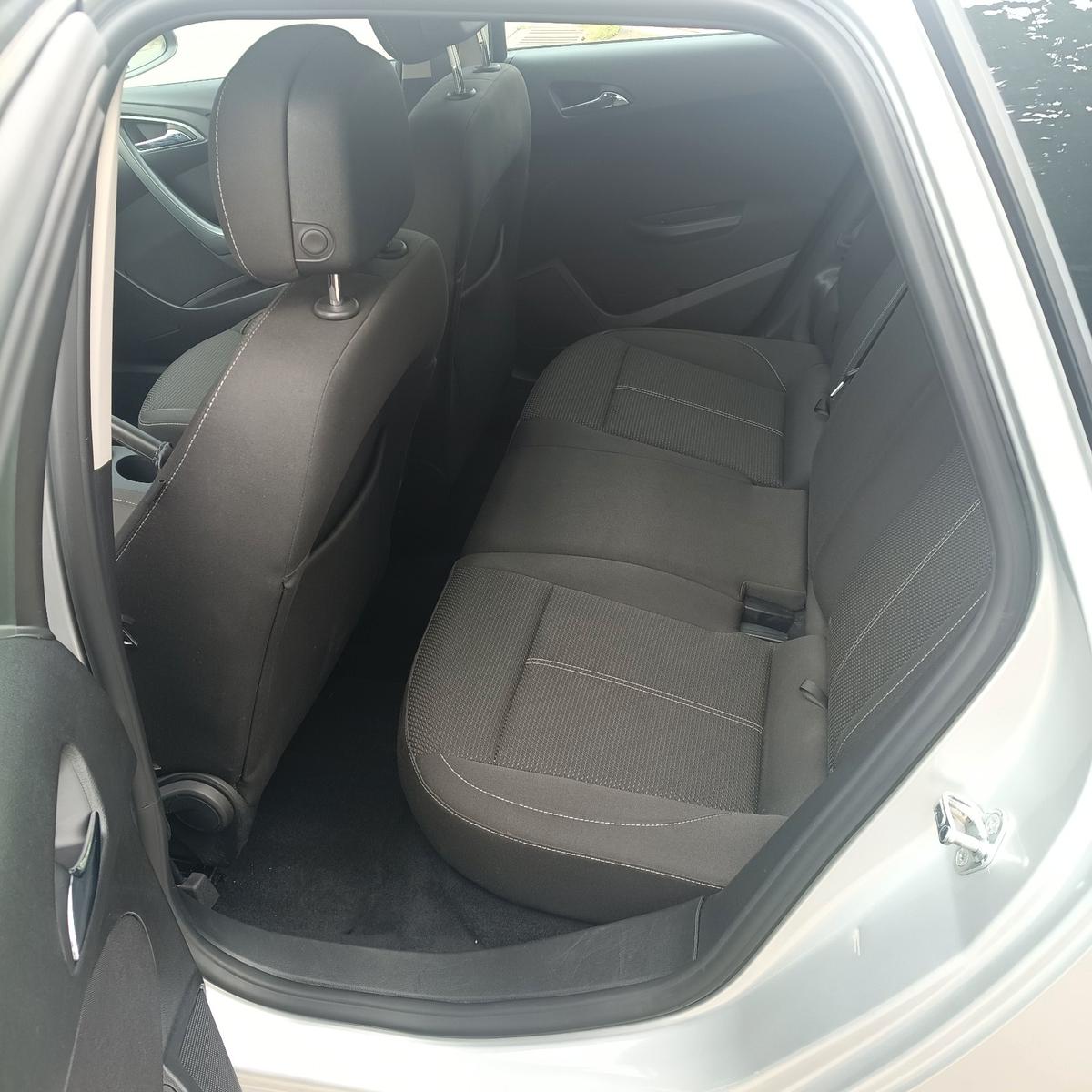 Opel Astra 2014 — photo 11