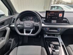 Fahrzeugabbildung Audi Q5 50 TFSIe quattro advanced LED SiHz PDC DAB