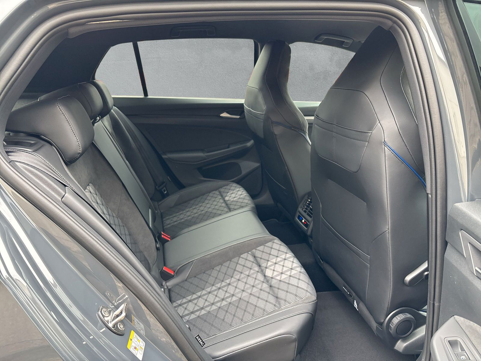 Fahrzeugabbildung Volkswagen Golf R-Line 2,0 TDI 110 kW 7-Gang DSG