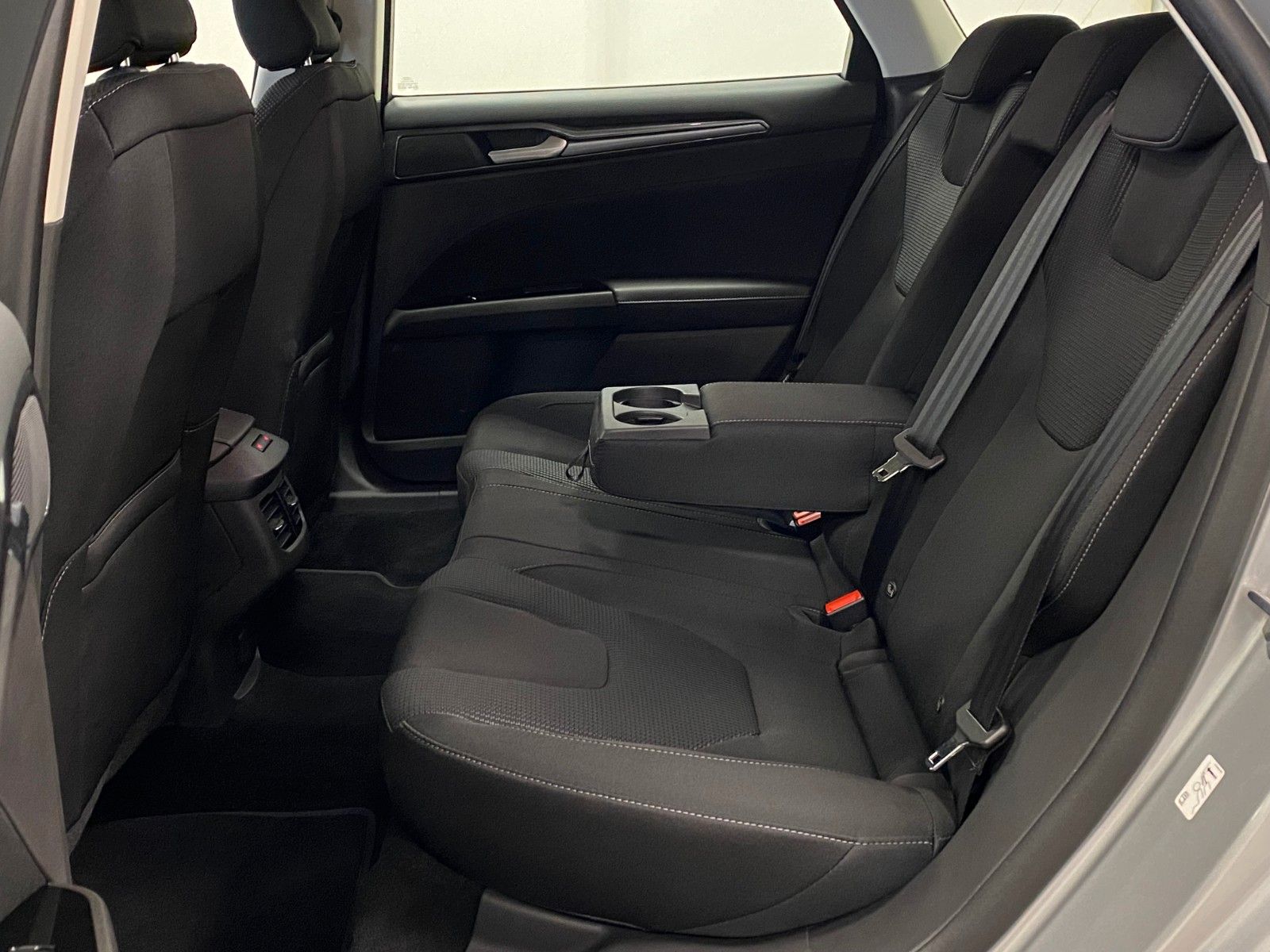 Fahrzeugabbildung Ford Mondeo 2.0 Hybrid TITANIUM Turnier+LED+SYNC3.2++