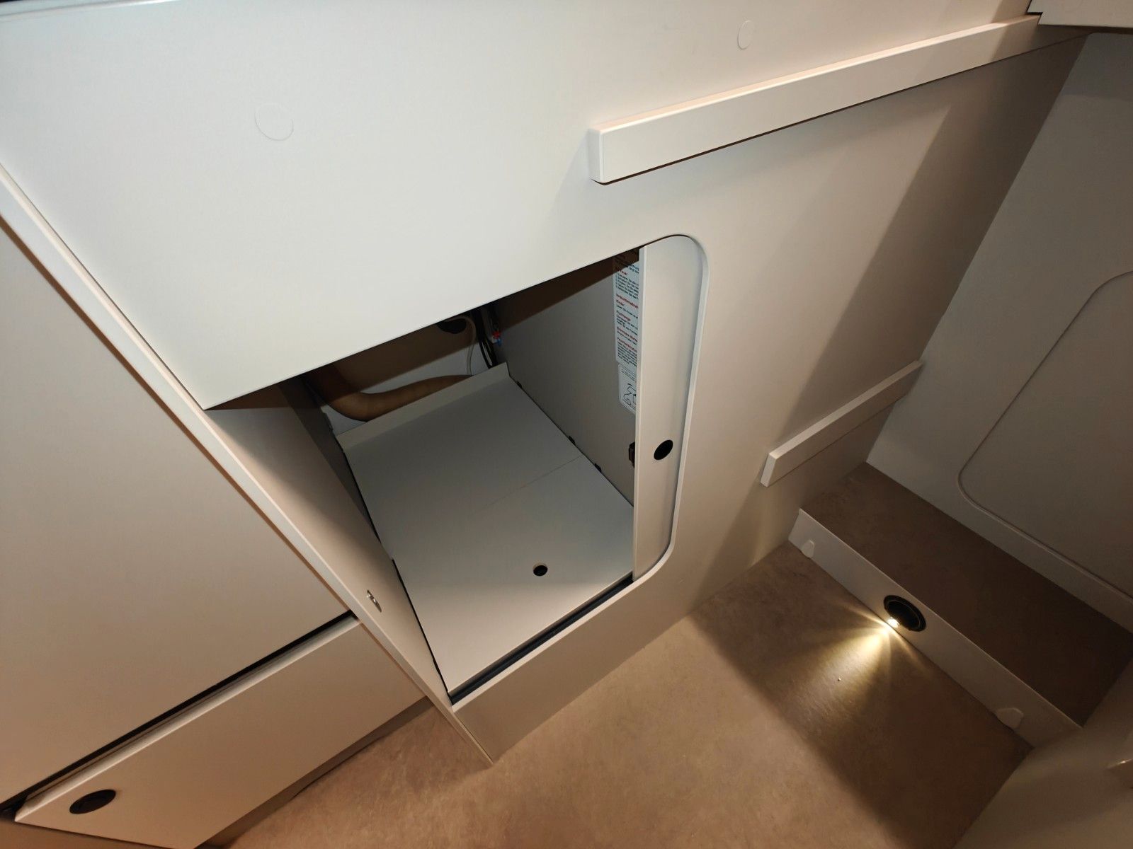 Fahrzeugabbildung LMC Tracer V 670 - Tracer Van Paket, 140PS, MJ2026 -