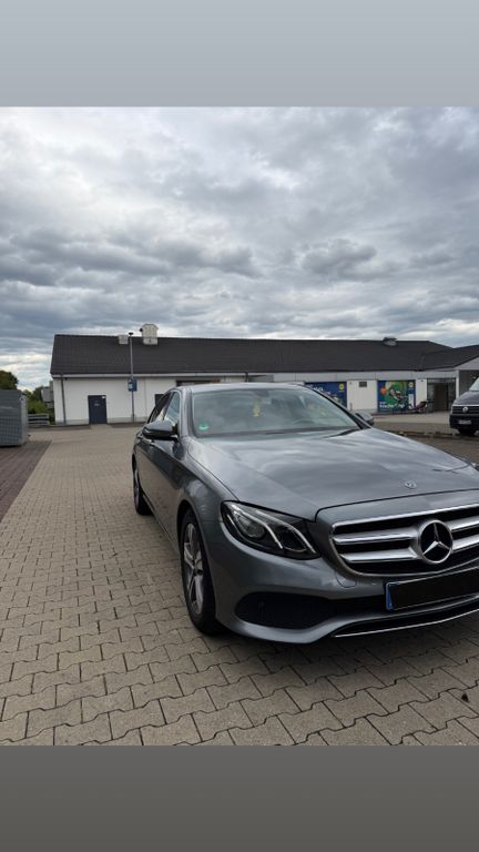 Image of Mercedes-Benz E 200