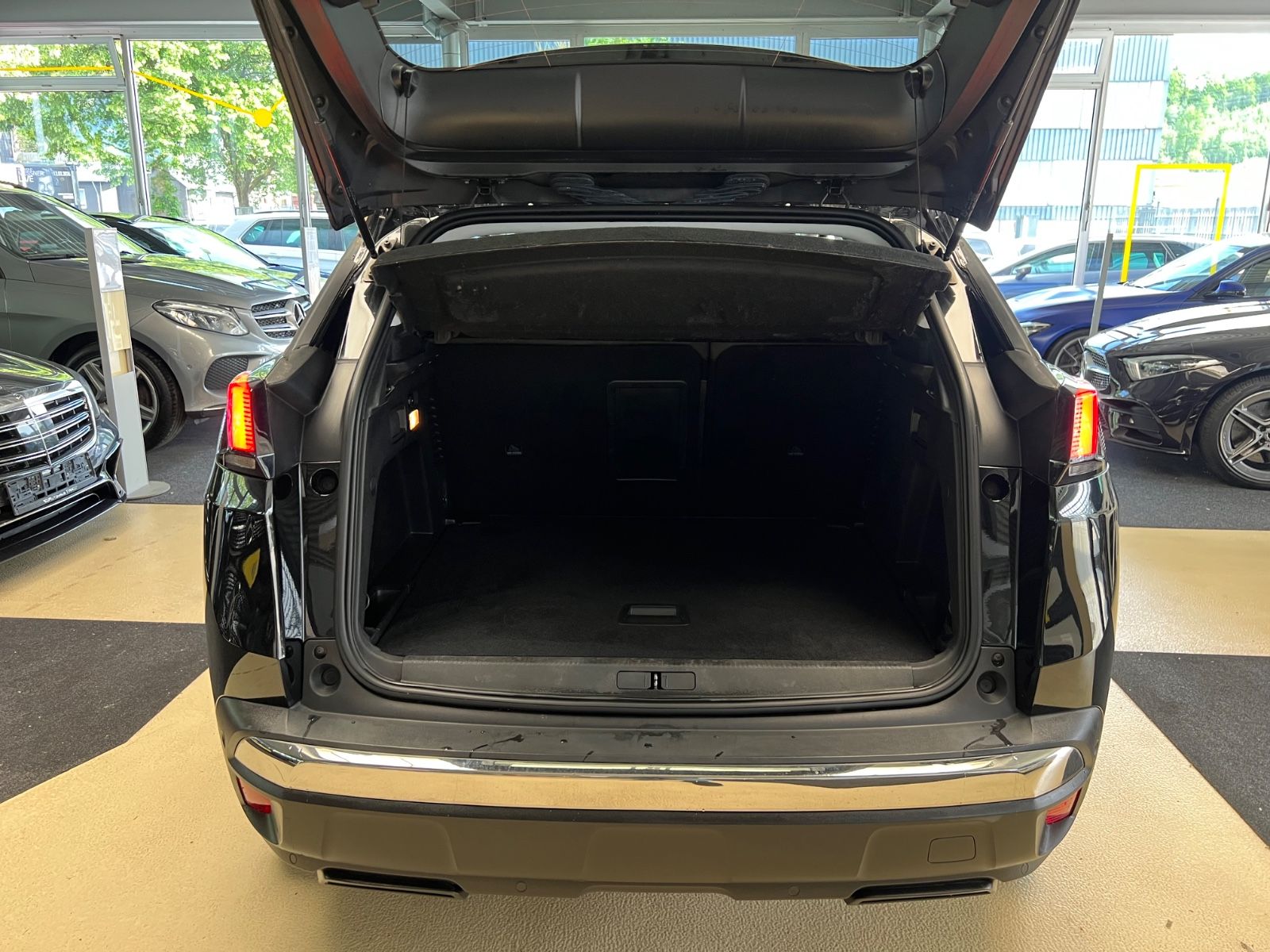 Fahrzeugabbildung Peugeot 3008 Allure