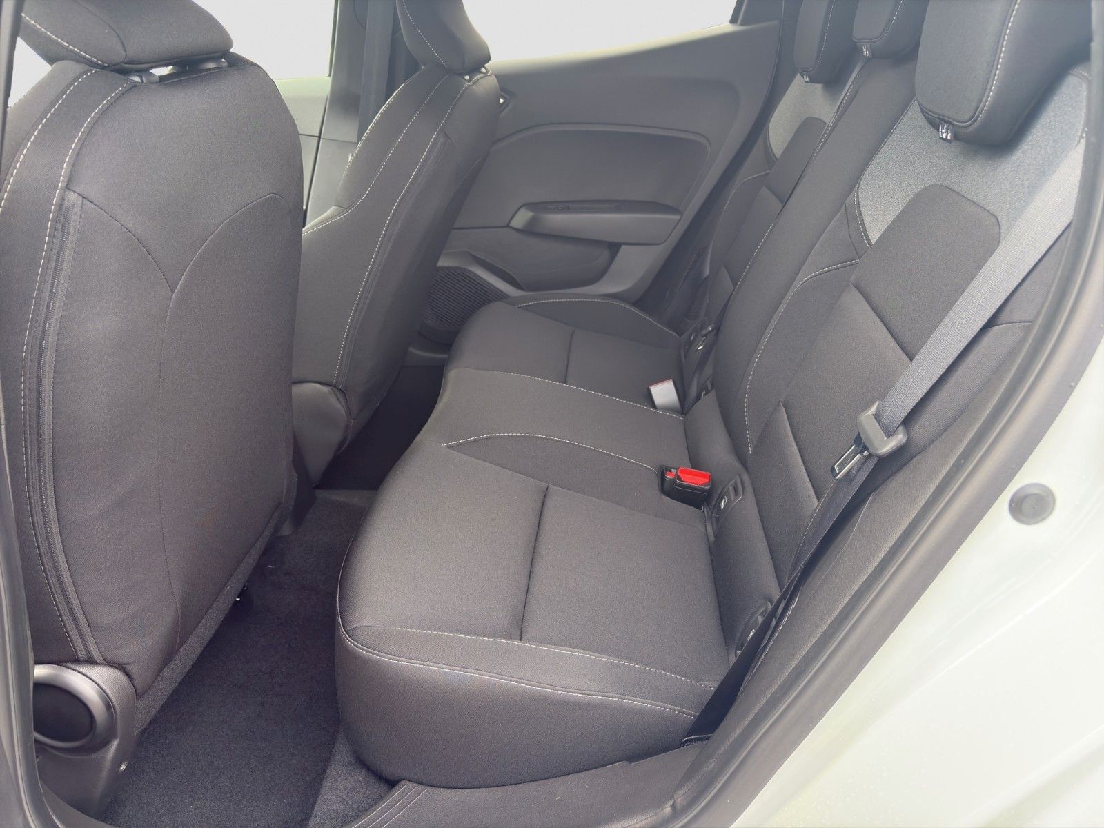Fahrzeugabbildung Mitsubishi Colt Hybrid PLUS 1,6 l A/T   TAGESZULASSUNG