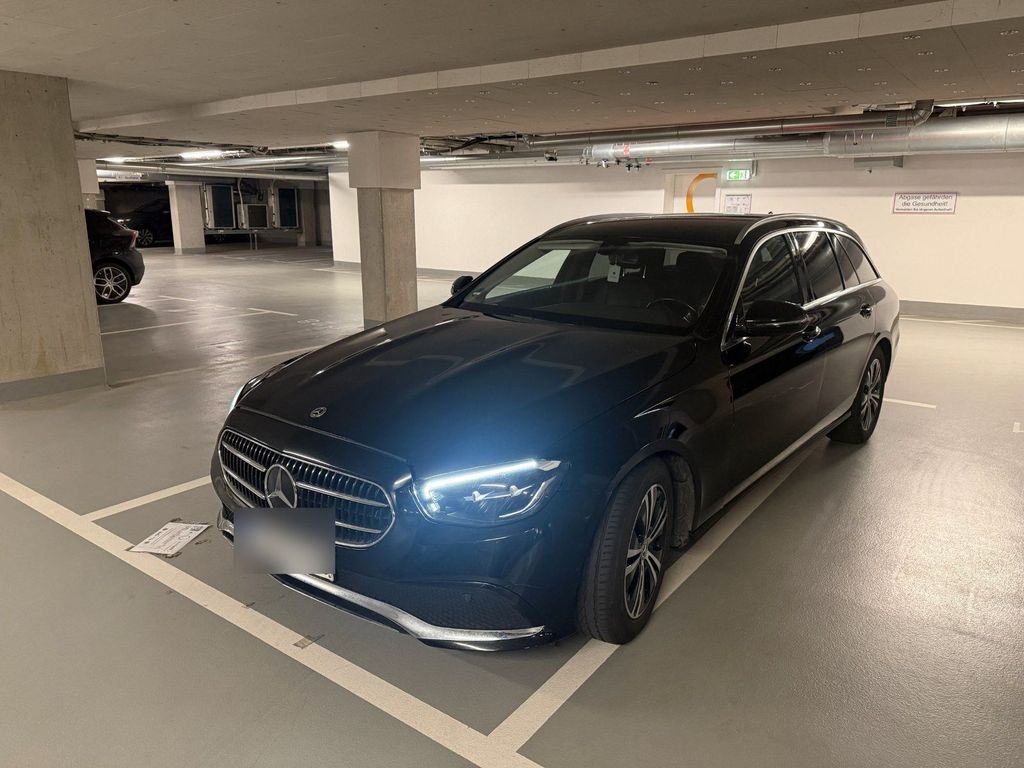 Image of Mercedes-Benz E 220