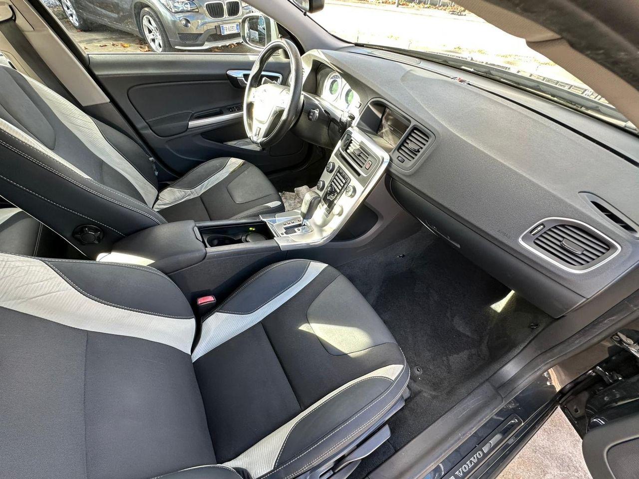 Volvo V60 2011 — photo 14