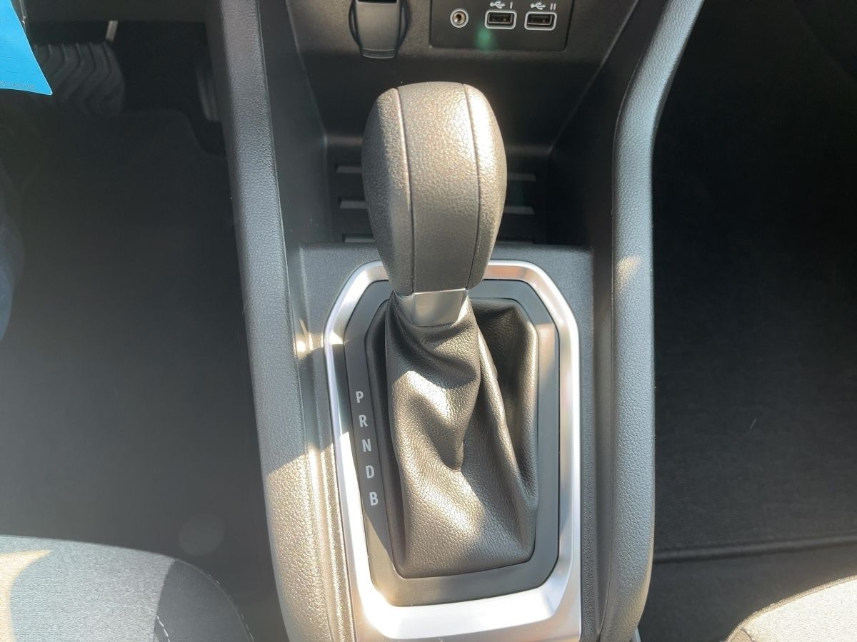Fahrzeugabbildung Renault Clio Evolution Full Hybrid 145 SHZ - mit KI generiert/bearbeitet