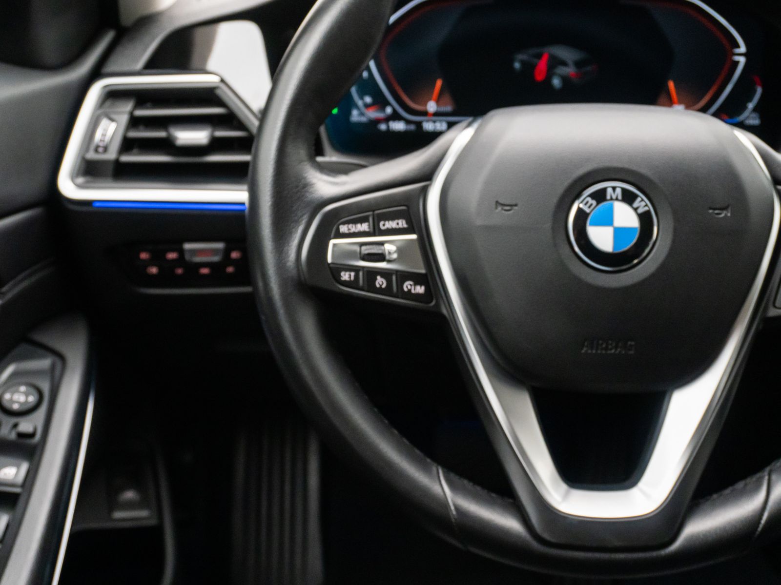 Fahrzeugabbildung BMW 320d  xD Sport Line Laser HUD DAB Komfort Alarm