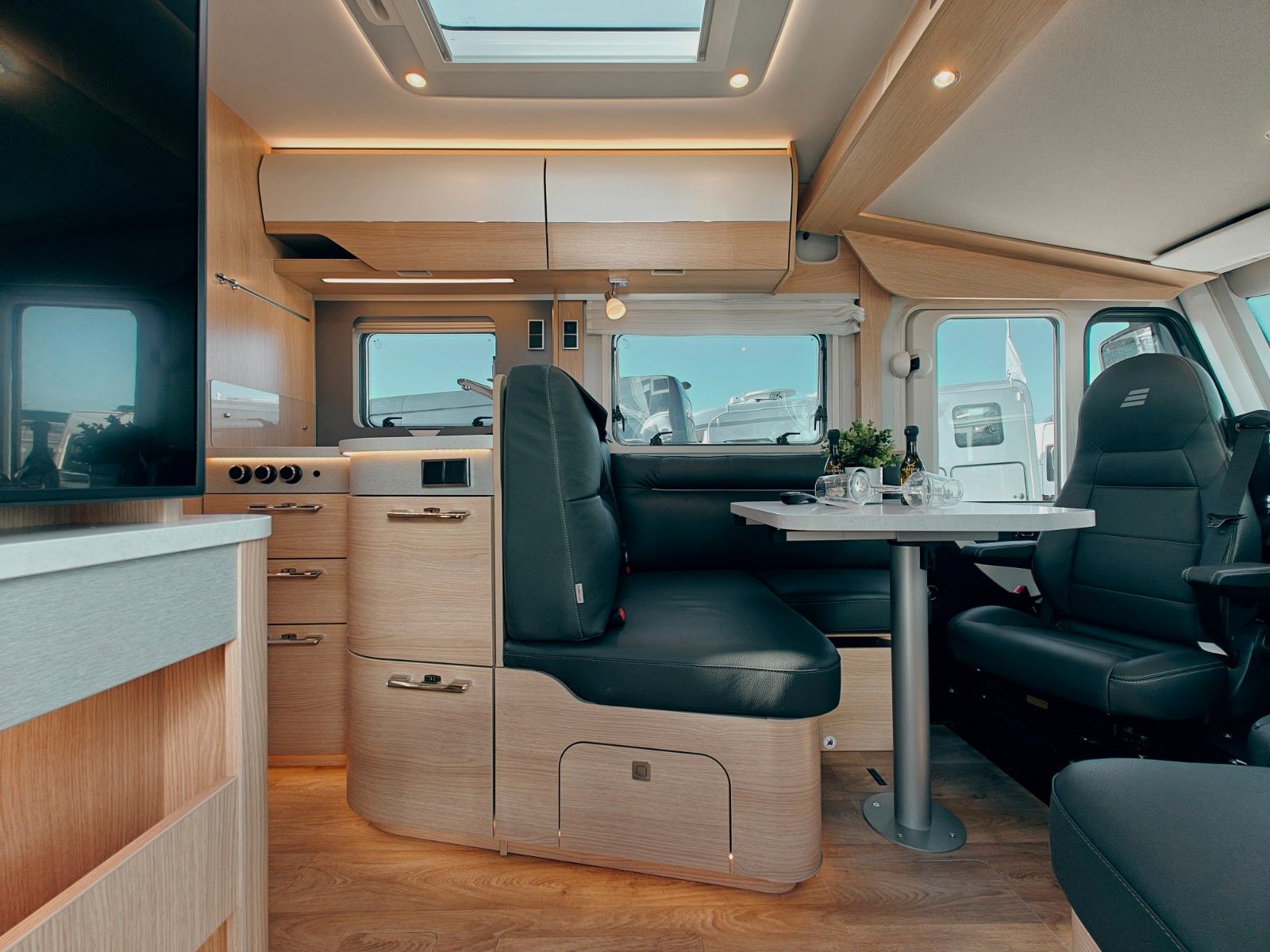 Fahrzeugabbildung HYMER / ERIBA / HYMERCAR B-KLASSE MC I 680 PREMIUM - NEU! MODELL 2025