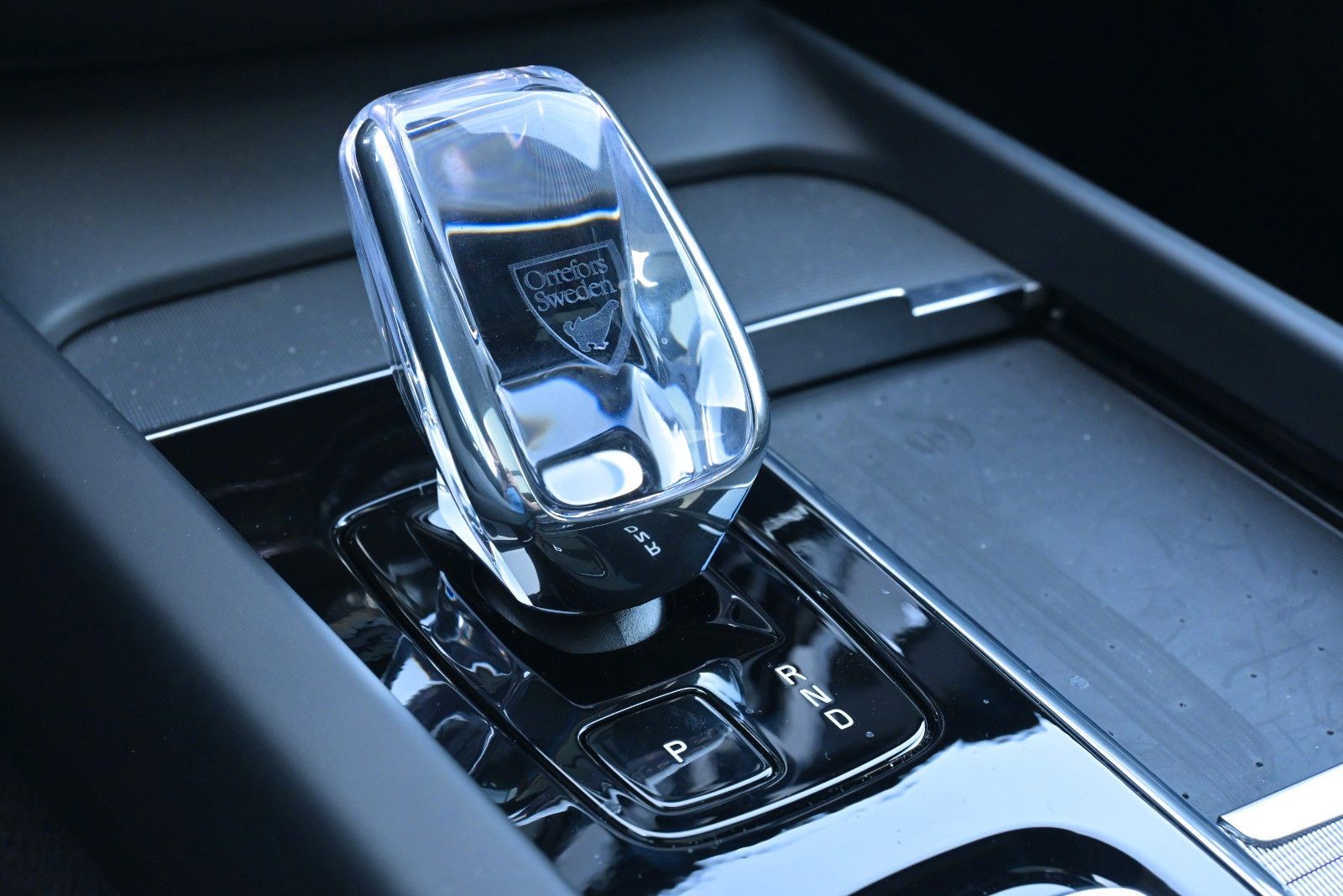 Fahrzeugabbildung Volvo V60 B4 D Auto Plus Dark*RFK*STDHZG*PANO*ACC