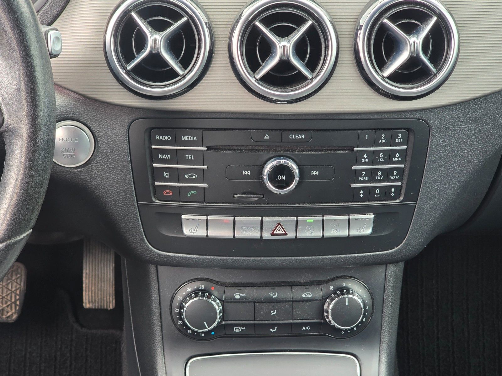 Fahrzeugabbildung Mercedes-Benz B-Klasse 180 Navi PDC Winterräder