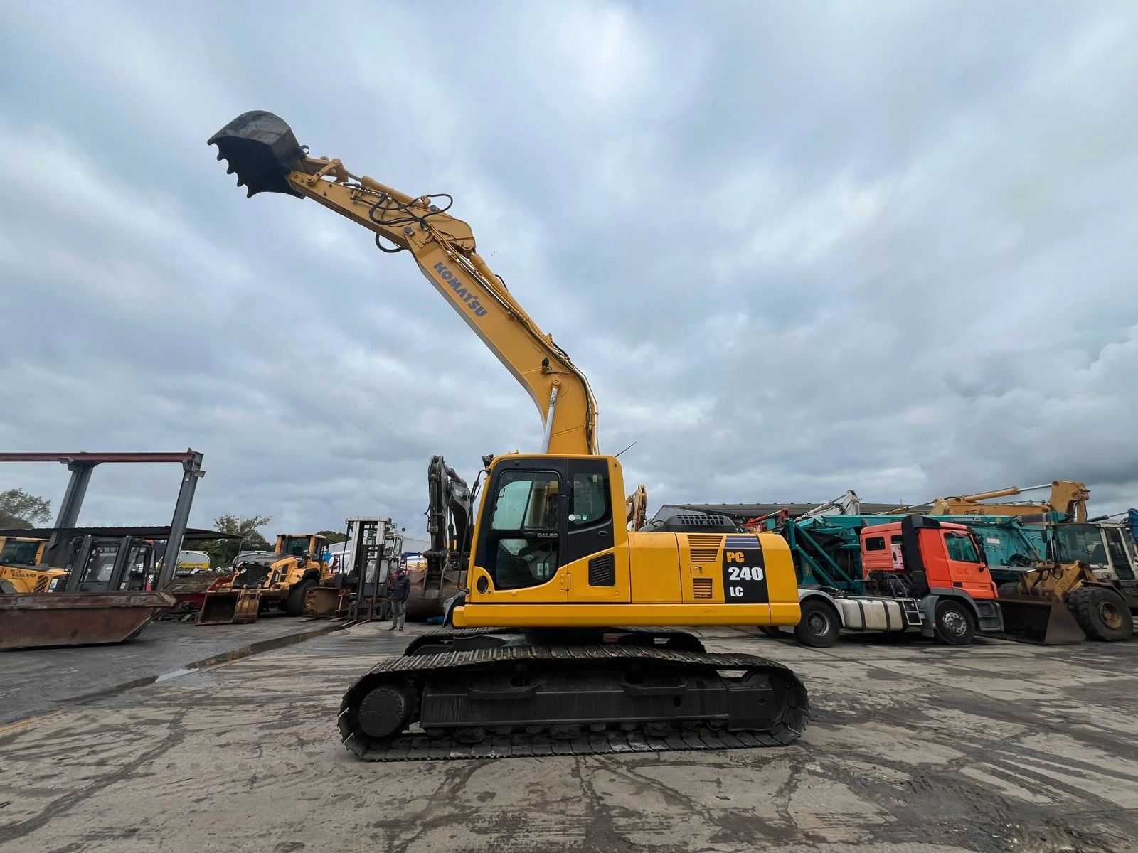 Fahrzeugabbildung Komatsu PC 240 LC-8 /Hammerleitung/ AC /