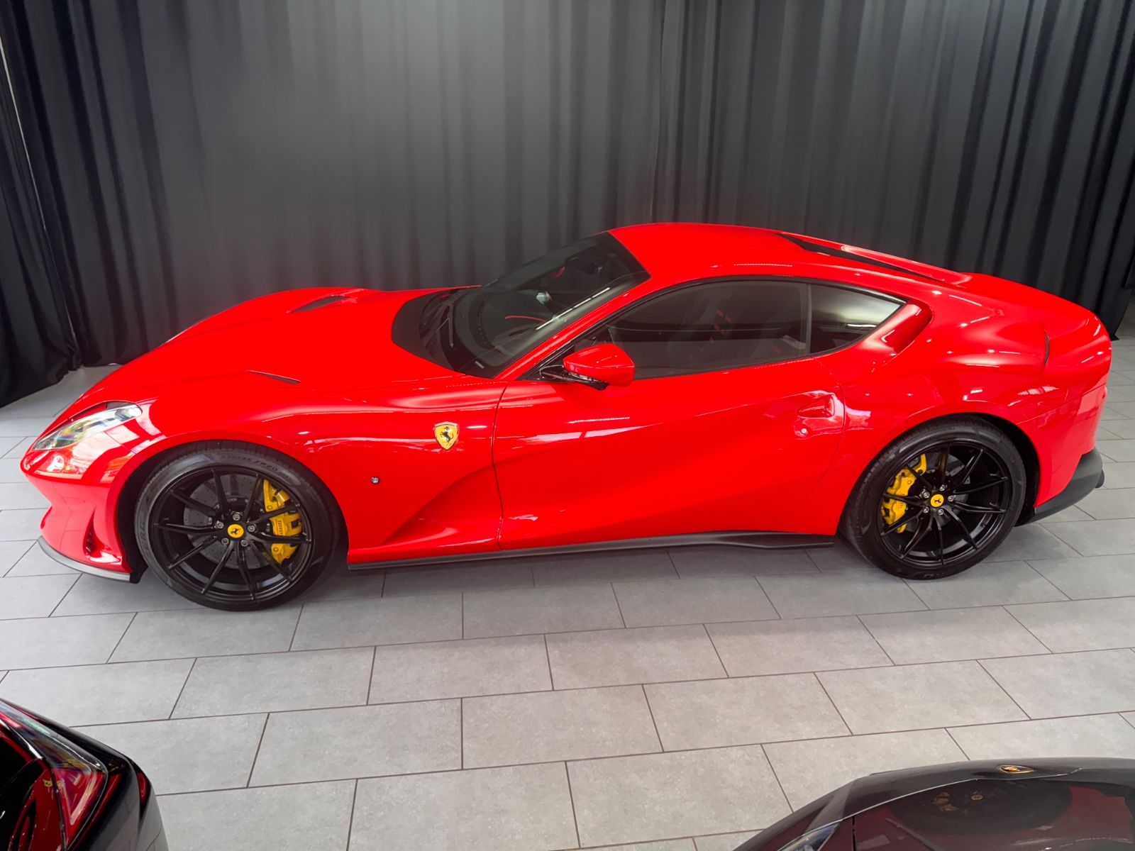 Fahrzeugabbildung Ferrari 812 Superfast|CARBON-SCHALENSITZE|360"KAMERA|ACC