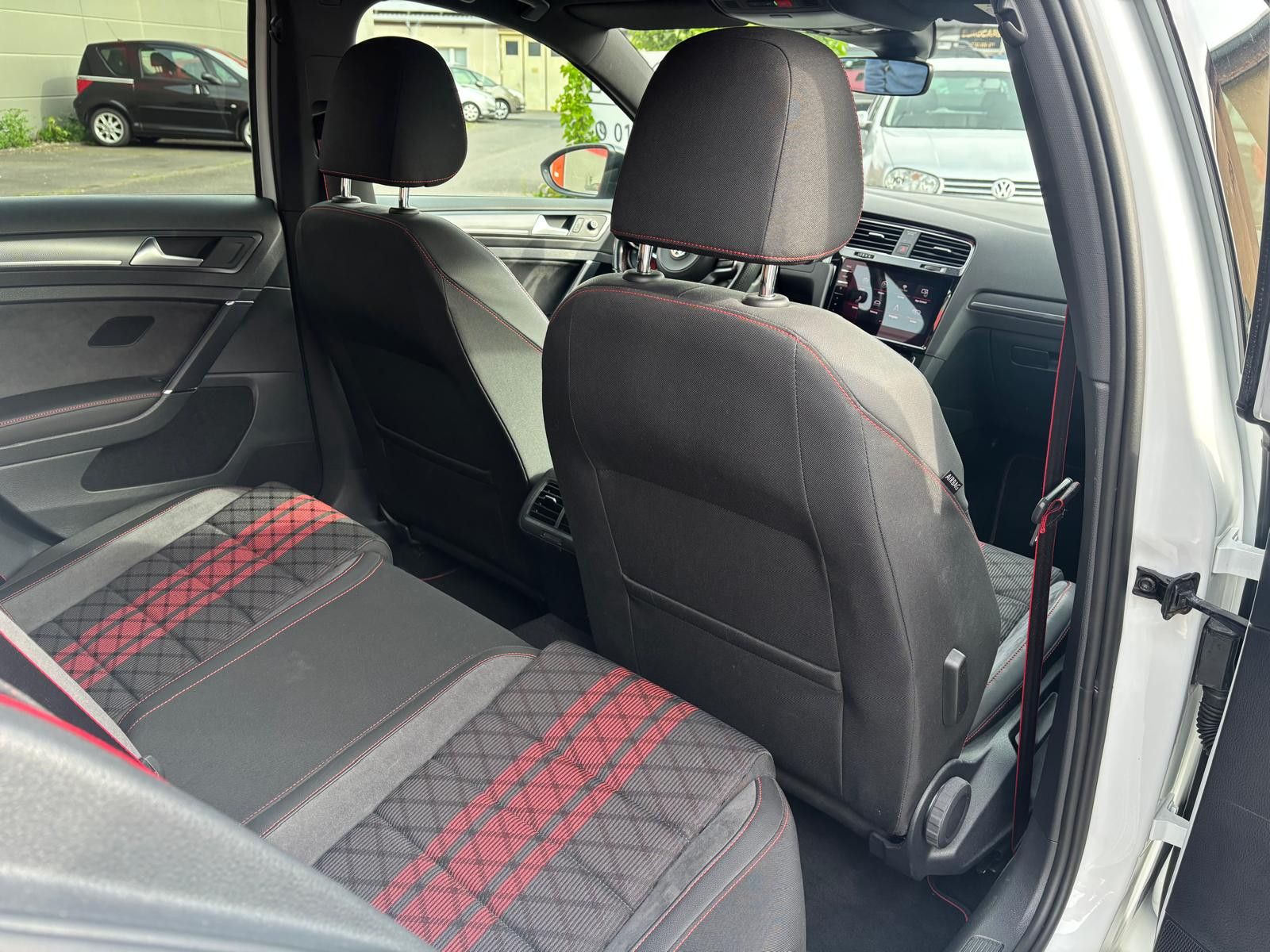 Fahrzeugabbildung Volkswagen Golf GTI TCR AKRAPOVIC-DYNAUDIO-ACC-RFK-DCC-ALC.